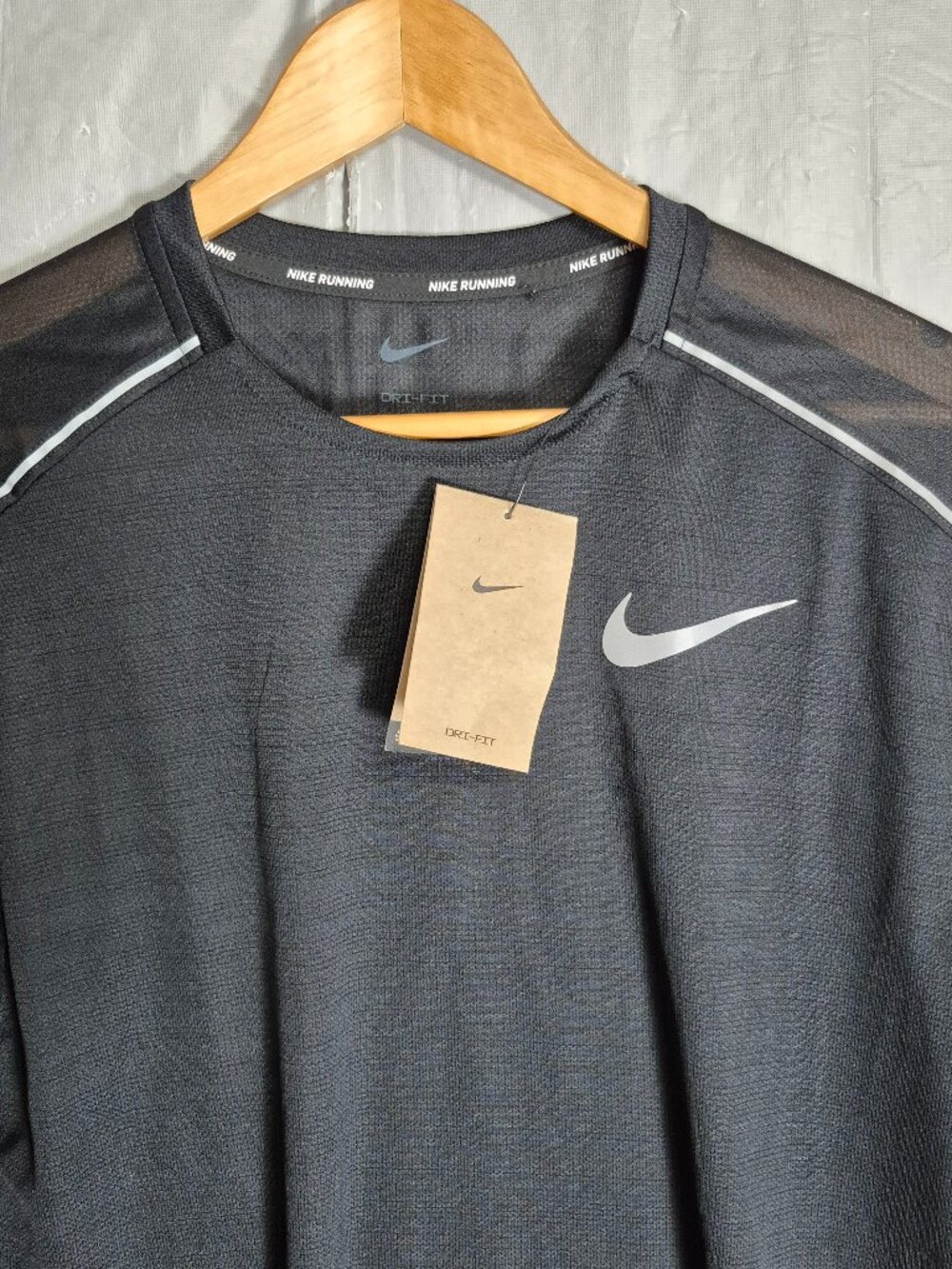 Nike Miler Men's Dri-FIT UV Long-Sleeve Running Top Shirt Black Medium  0589